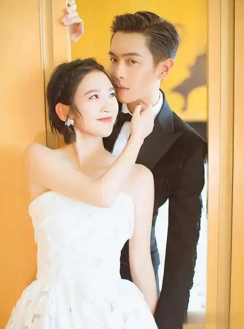 唐艺昕夫妇与李沁聚会,4岁女儿罕露面,嘴巴超像张若昀身高瞩目