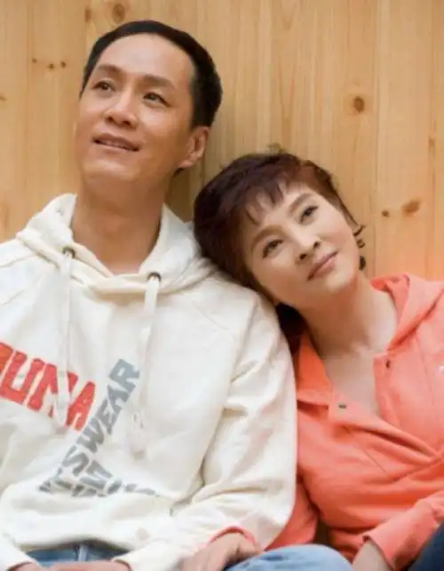 现在,让人们不生孩子的难度也许不比过去让人们生孩子的难度小.