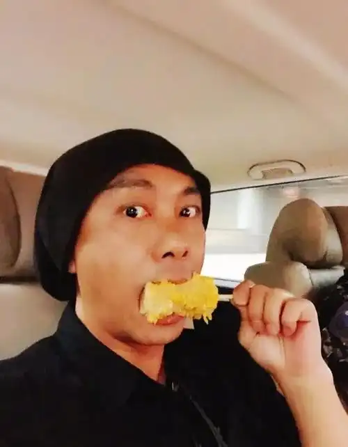 大方表示原谅造谣者:你也不必太自责   再度晒自拍   张卫健的确是