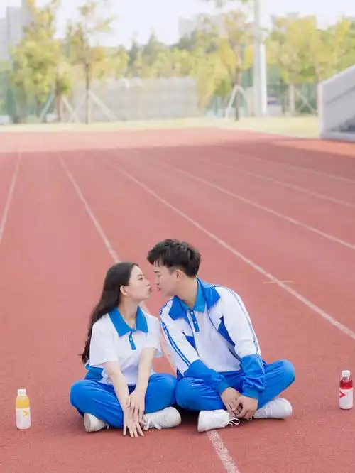 校服写真我们也是看着彼此长大的人儿啦