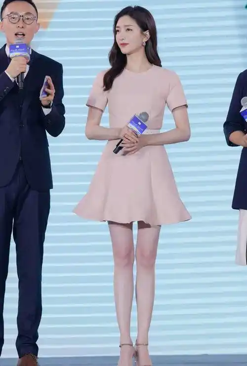 江疏影的高跟鞋美照_女神_白色_时尚