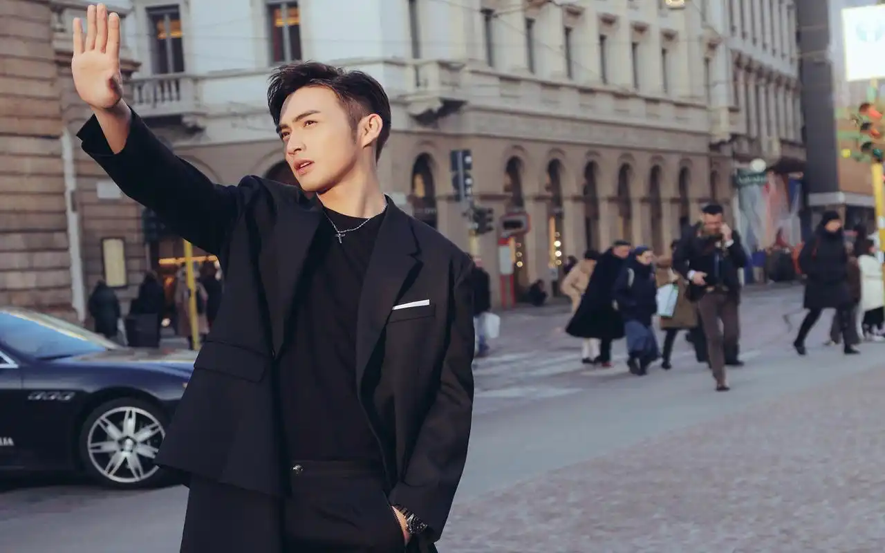 张彬彬街拍帅气写真电脑桌面壁纸图片