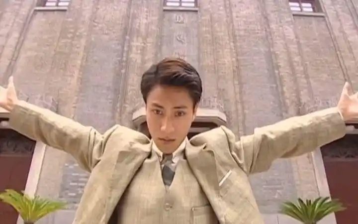 金粉世家 #金燕西陈坤 #冷清秋董洁 ,富少爷想要浪漫,没想到被泼了