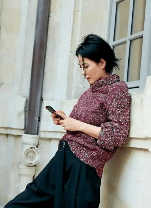 王菲就是被歌后耽误的时尚博主,现在的流行,她几年前就玩过