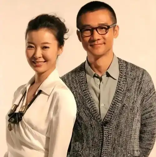 爷爷是开国上将,爸爸是副参谋长,家世显赫的她52岁为何依旧单身