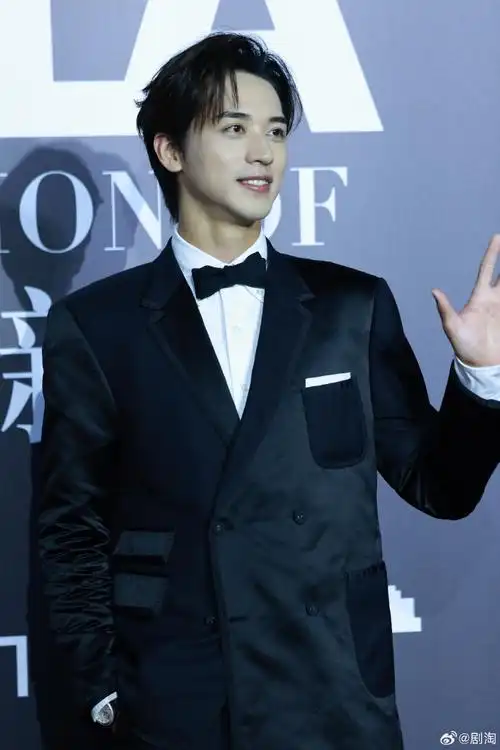 剧淘直播#今日份许魏洲超话帅气十足