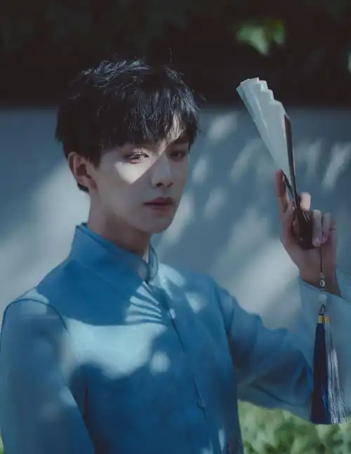 妖扬的气质太好了,身穿国风服饰英俊又帅气,气质一般人真比不了_高清