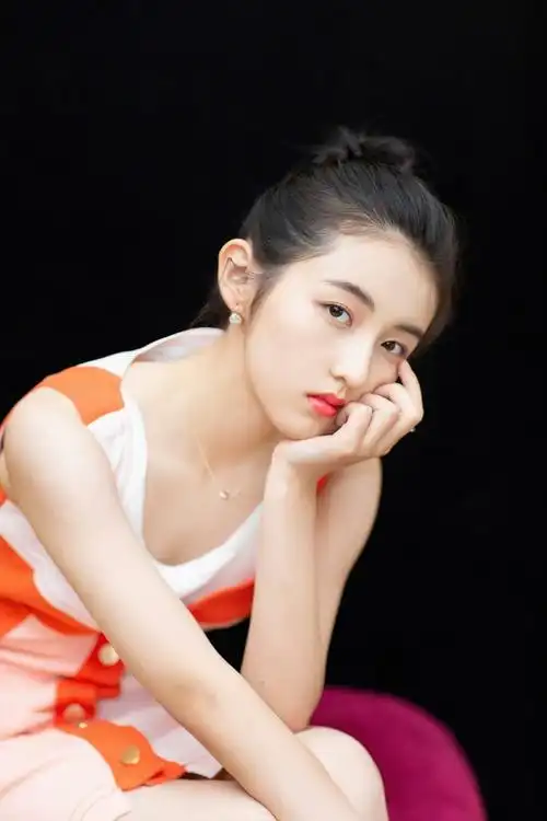 张子枫夏日清新营业《再见,少年》见面会分享倔强青春 - 360娱乐,你