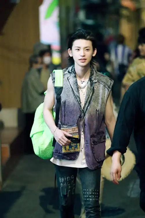 小鬼吃瓜传瓜相当到位##王琳凯自拍的视频有好多明星#小鬼王琳凯