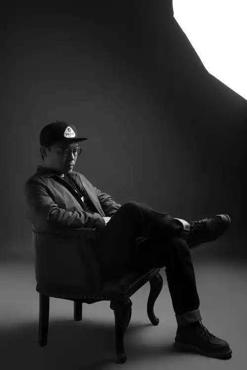 p>李文杰,男,毕业于 a target="_blank" href="/item/北京现代音乐