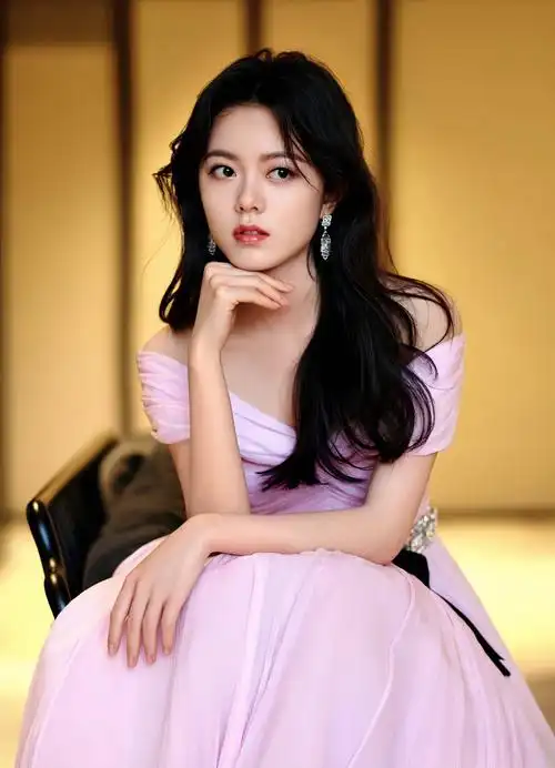 赵今麦在娱乐圈的表现一直备受关注.