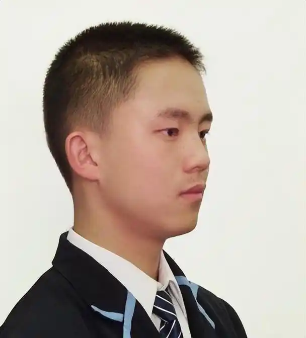 初中生"发型标准"走红,男生板寸还能接受,女生当场"飙泪"