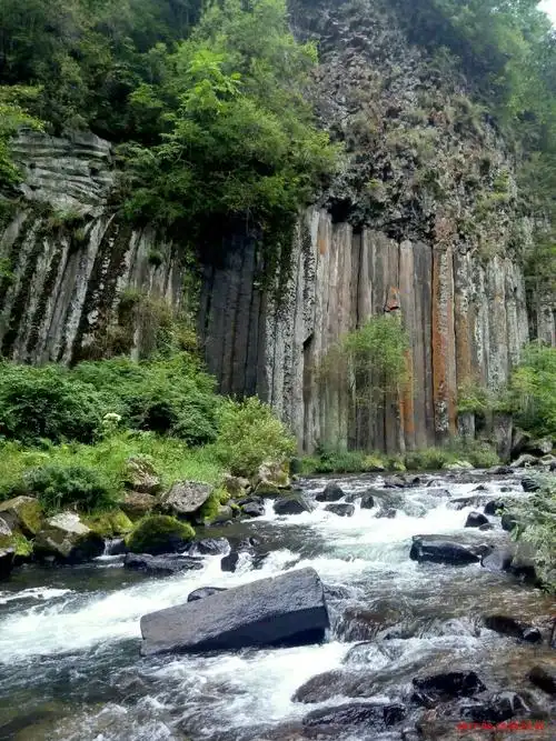 望天鹅景区名气不大但风景在长白山区是数一数二的,看来就是交通不是