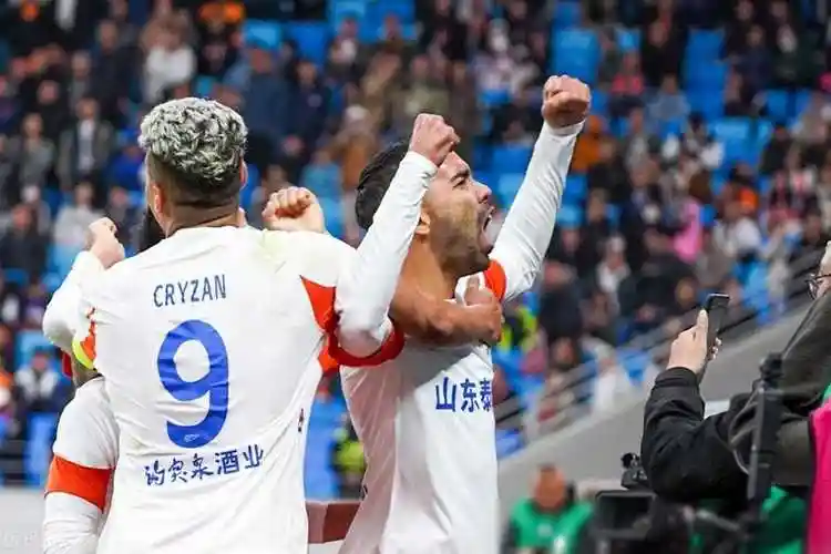 原创山东鲁能两大归化球员10绝杀引争议