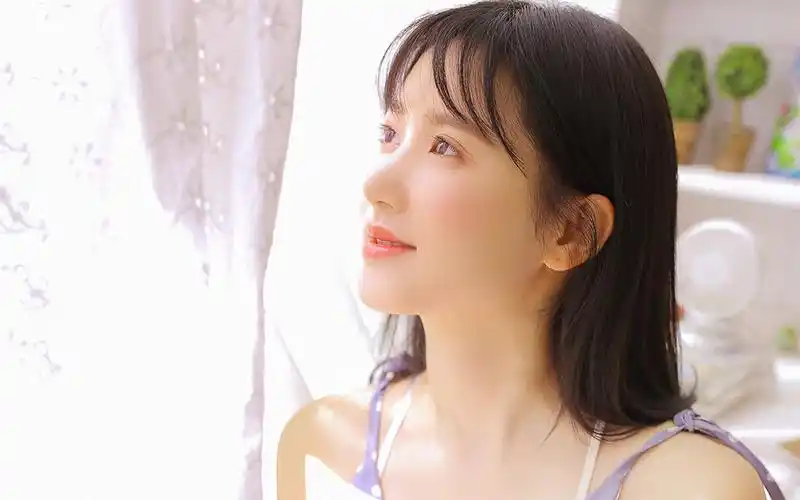 性感美女诱人酥胸写真高清桌面壁纸