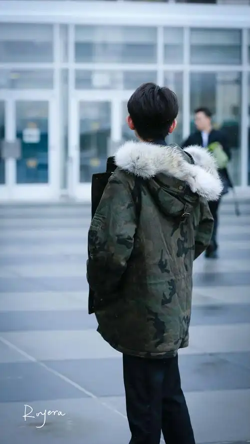 王源帅气背影合集 宽阔肩膀纳山海