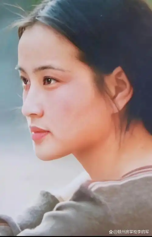 刘晓庆的耳朵,爱美女人的"蝶"影,我看影星刘晓庆