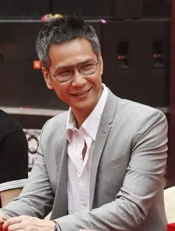 在亚视倒闭之后,著名主持人陈启泰的生活现况是怎样的?