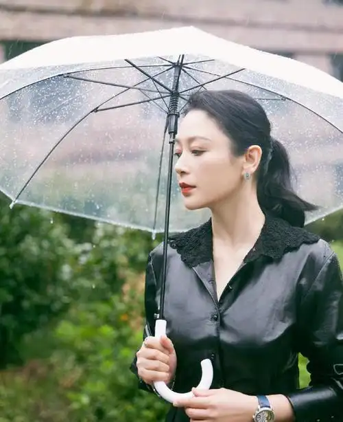 大陆第一美女陈红年轻时有多美长相天然穿衣时髦太惊艳了