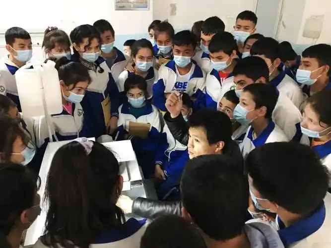 参与援建新疆叶城中等职业学校教学现场服装与服饰设计专业在上海时装