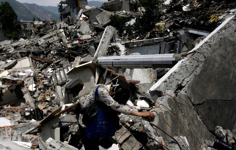 汶川大地震直升机以救援天使的面貌出现在人们面前