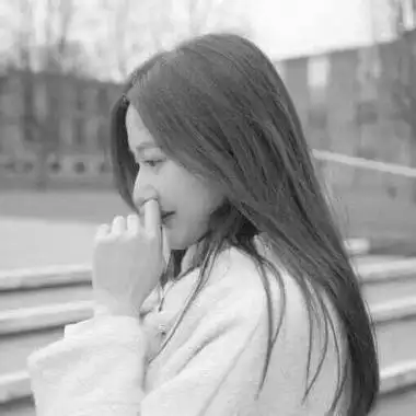 洒脱黑白女生头像高冷侧面精选