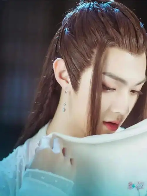 当男明星男扮女装:任嘉伦许凯毫无违和感,直到看到成毅太惊艳!