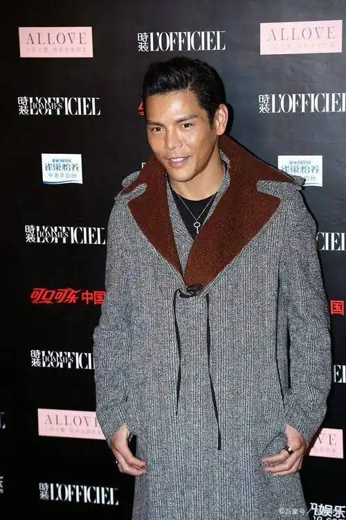 向佐再次被曝上夜店4辣妹包围 网友心疼郭碧婷:好男人谁去这?