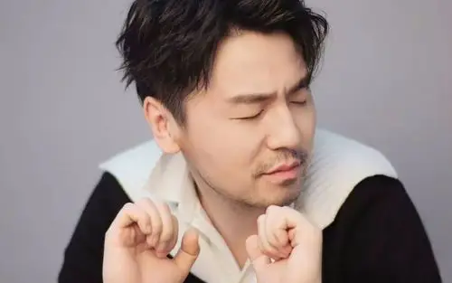 雷佳音总觉得自己是个傻子自尊心受尽了伤害哈哈哈哈哈哈哈哈哈哈哈哈