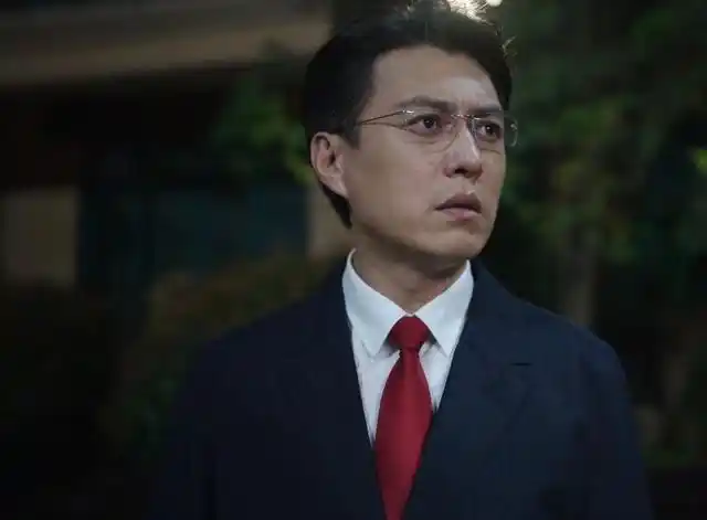 "冻龄"女神左小青大变样!搭档靳东饰演女法官,45岁美出新高度