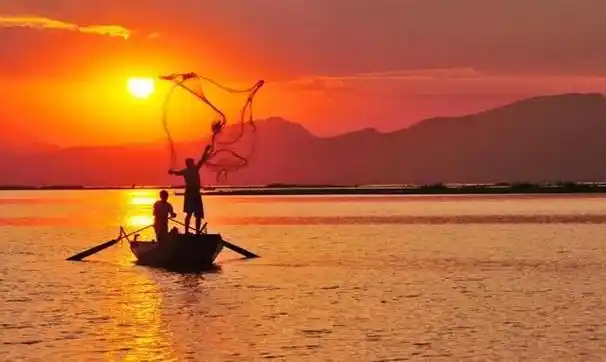 福建连江穷渔民捡到一160斤的大鱼卖得300万后连夜就搬家了