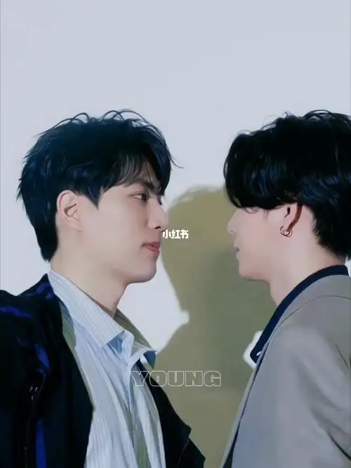 泪目他俩180身高只有120斤