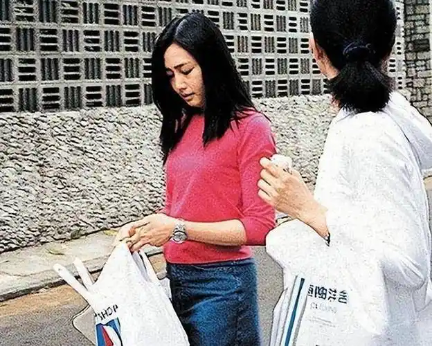 "豪门千金"朱丽倩:携亿万身家嫁给刘德华,46岁高龄产子,后来怎样