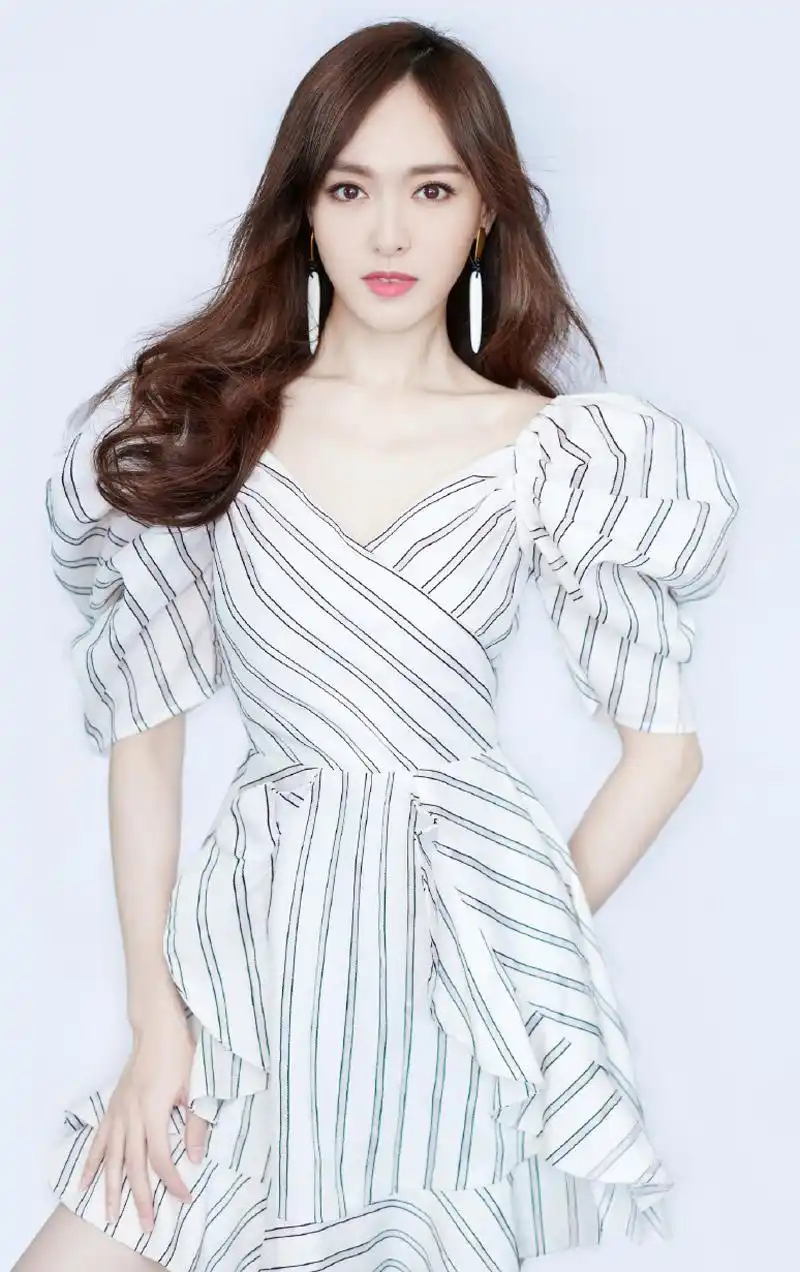 唐嫣性感深v代言写真图片