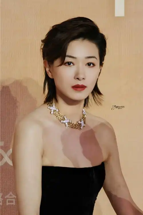 万茜有种不在意镜头的美