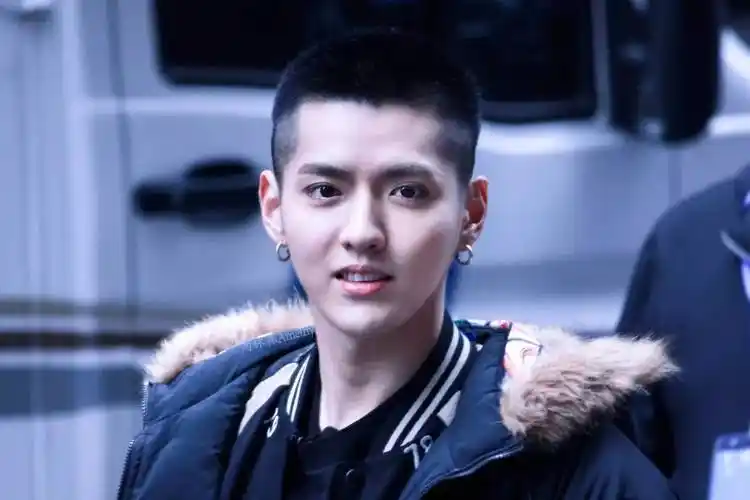 戏味时尚# 有一种微整叫做---选对发型!