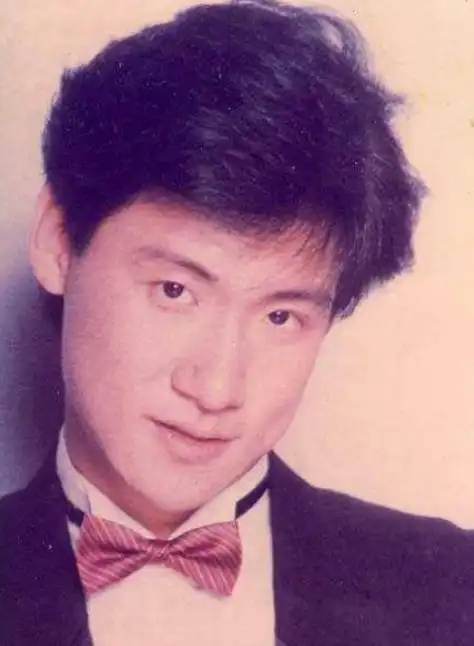 60岁"歌神"张学友获荣誉博士:他是一代人的青春