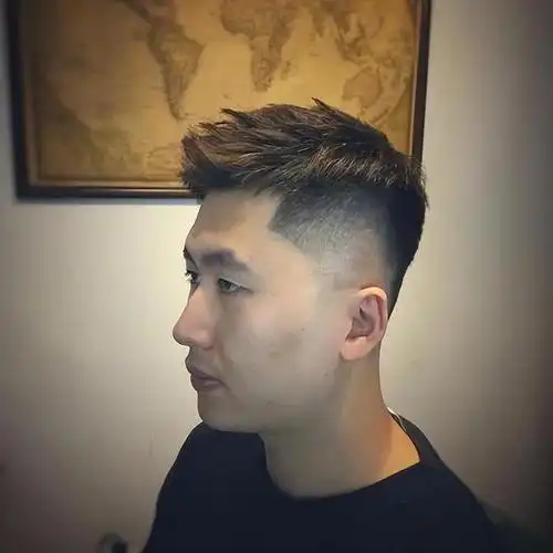 八款适合中年男性的短发造型,干练又显气质!