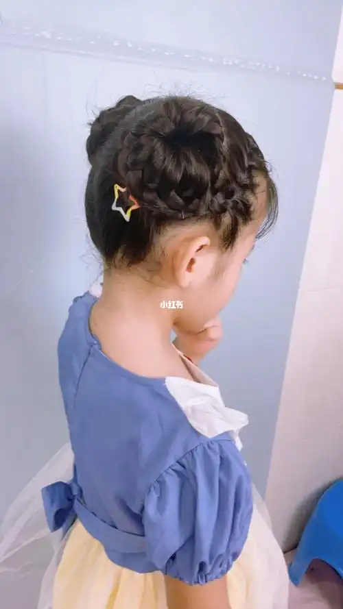 今天是花苞双丸子头搭旗袍和公主裙都好看