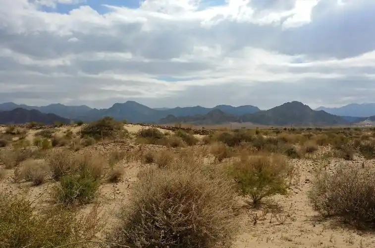 穿越沙漠戈壁和无人区 探秘神奇的柴达木盆地