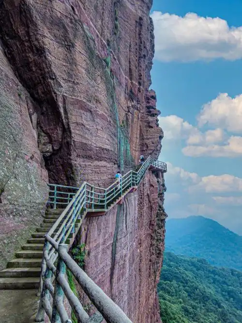 江西上饶龟峰一峰多景无峰不成景