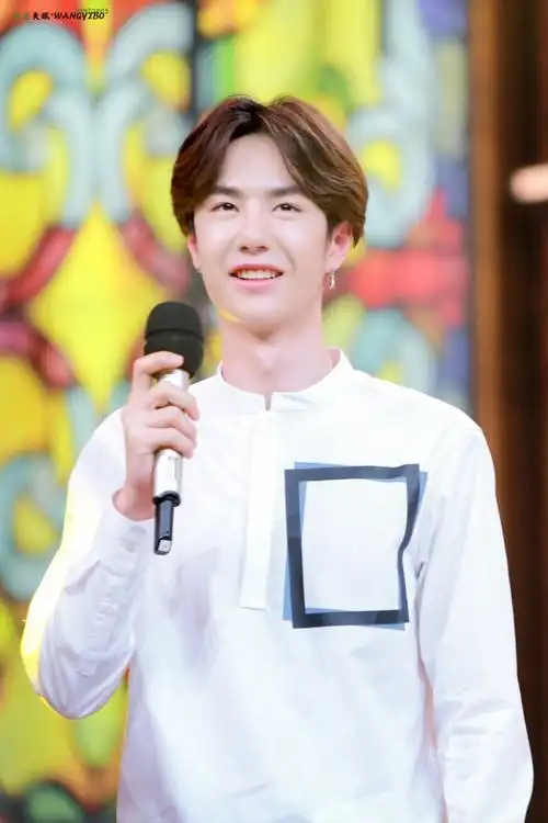 160511 天天向上录制 @uniq-王一博 cr:logo