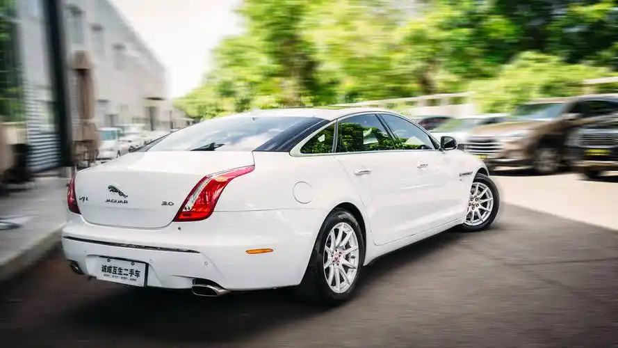 二手豪华旗舰让你花少钱大享受捷豹xjl30sc两驱全景商务版