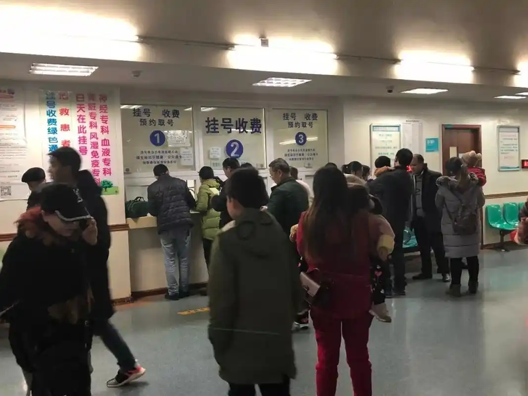 凌晨3点,重庆儿童医院拍到的这一幕,真相太戳心