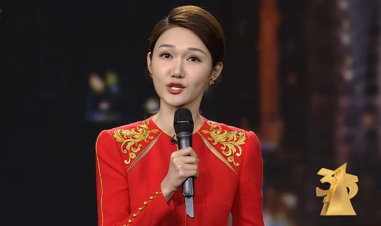 央视春晚口误后龙洋主持315晚会又嘴瓢想接班董卿任重道远