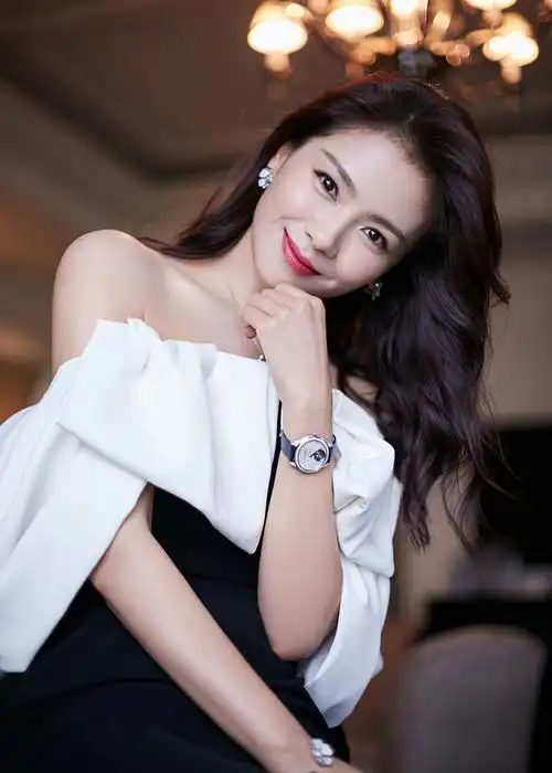 打开凤凰新闻,查看更多高清图片2021年4月16日讯,刘涛作为萧邦品牌