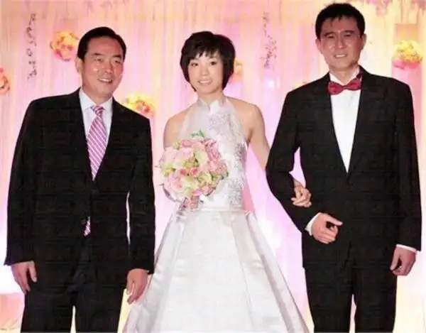 李晓霞大婚,孔令辉却不能去!央视记者发文暗示他和刘国梁情况