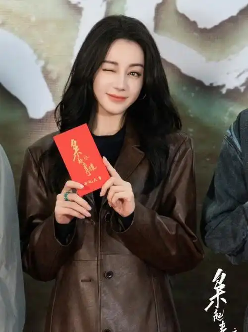 迪丽热巴枭起青壤