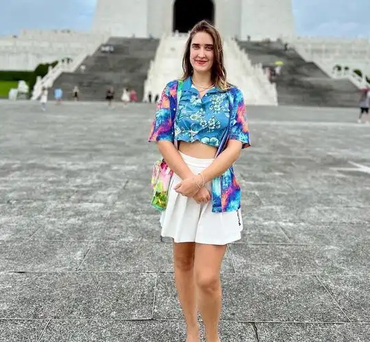 55岁黄品源二婚娶俄罗斯钢琴家妻子身材高挑长相甜美