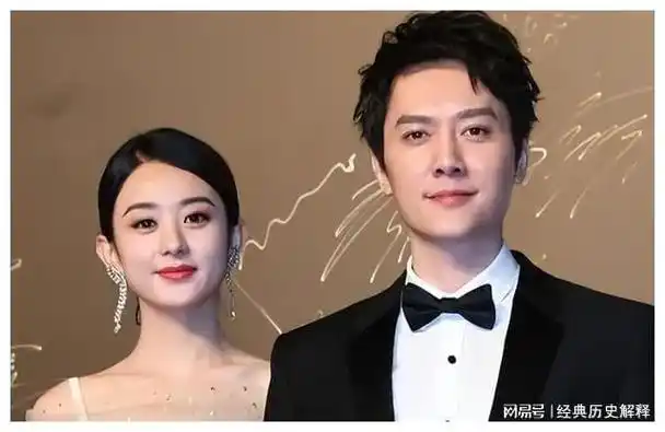 赵丽颖亮相亚洲电影大奖身着金色长裙完美登场